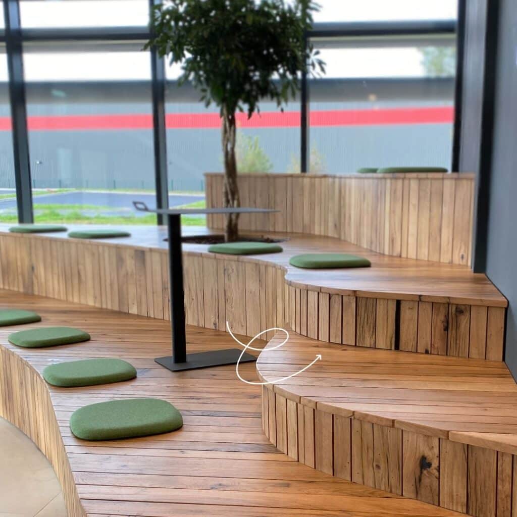 Estrade fabriquée par des artisan lyonnais